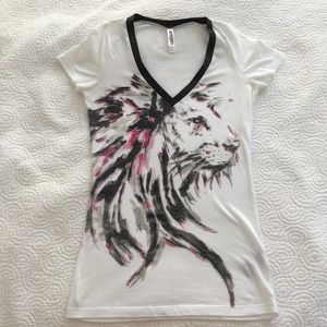 White t-shirt with print on front
